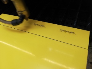  Лазерная резка двухслойного пластика