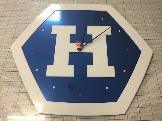 Изготовление часов с логотипом компании